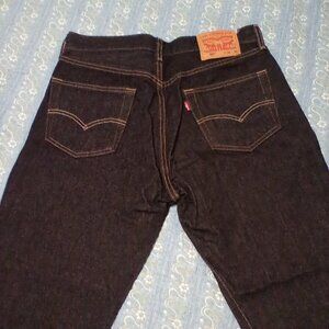 Black levis 501 relaxed fit. There size 34